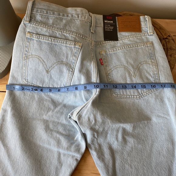 Levi's Premium Wedgie High Rise Jeans Signal Lost - Picture 12 of 13